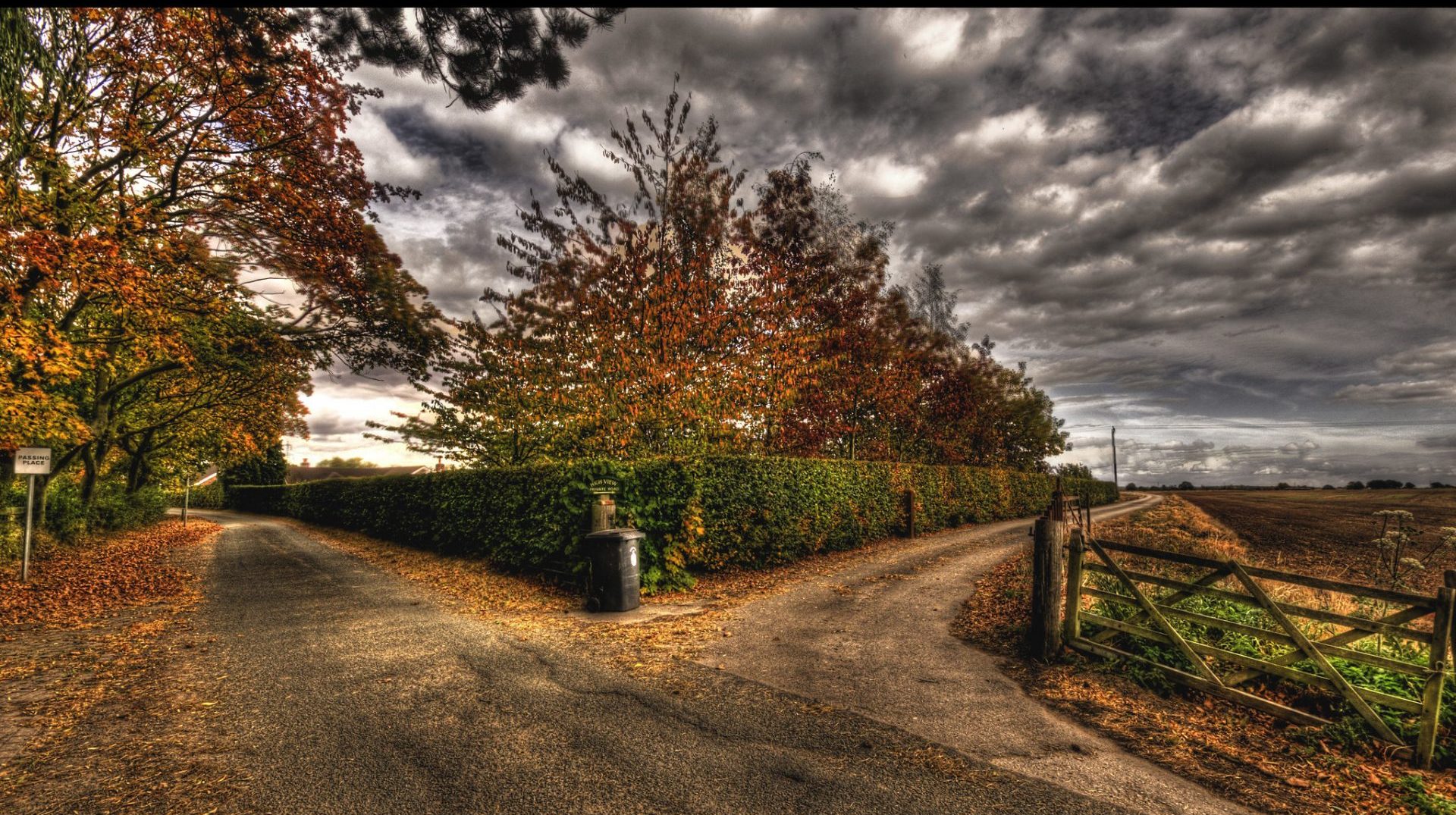 Photo of a fork in a road at Elford, Staffordshire. 2024 will find many media companies at a fork in the road, a point where they will have to make decisions about new strategies and tactics. Photo by Bs0u10e0, from Flickr